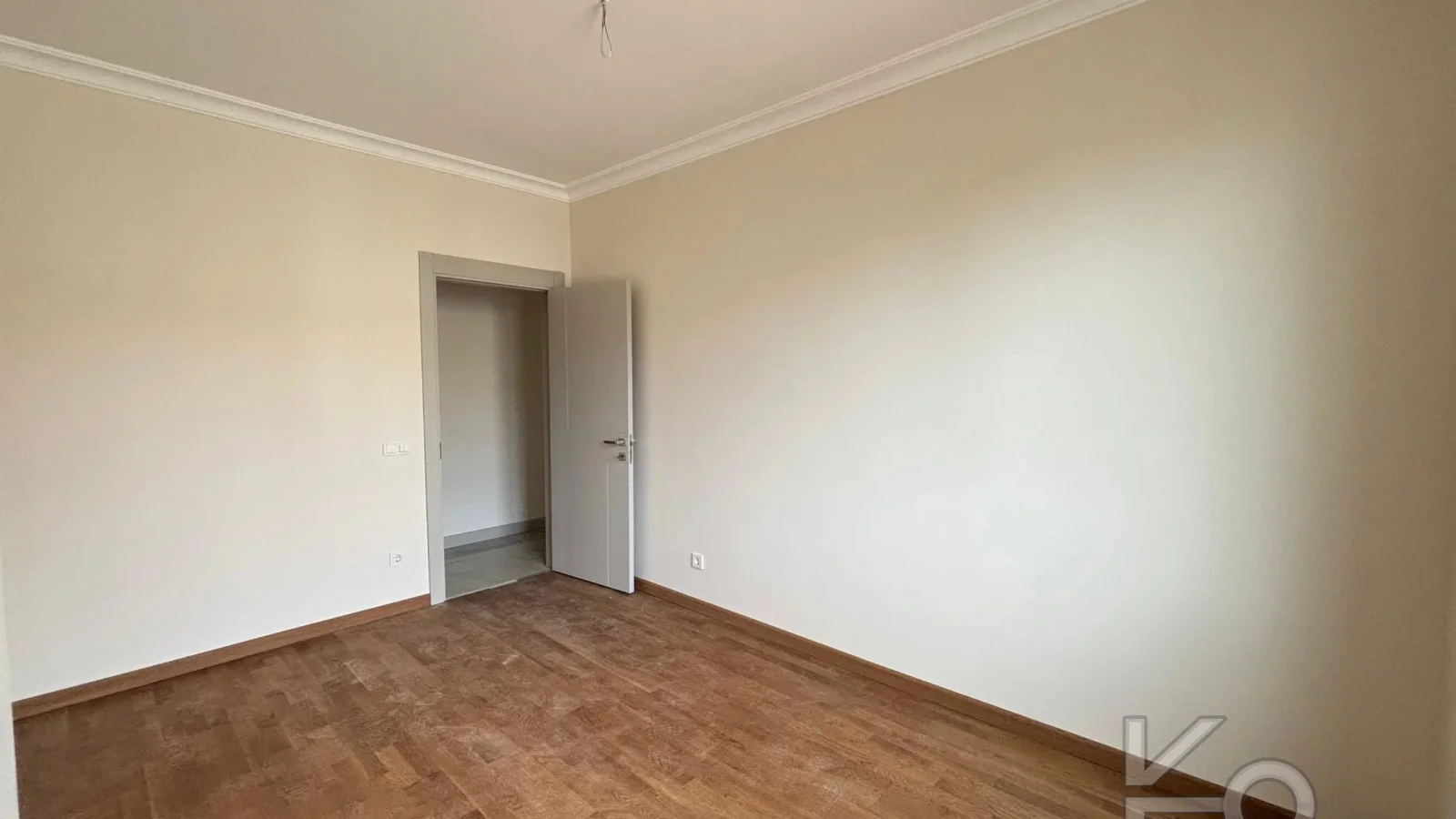 Laci̇vert Cadde Caddebostan Sahi̇lde İş Yeri̇ne Uygun Yeni̇ Buti̇k Bi̇nada 3+1 120m² Net
