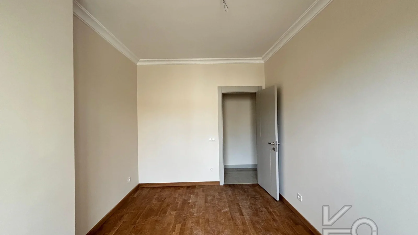 Laci̇vert Cadde Caddebostan Sahi̇lde İş Yeri̇ne Uygun Yeni̇ Buti̇k Bi̇nada 3+1 120m² Net