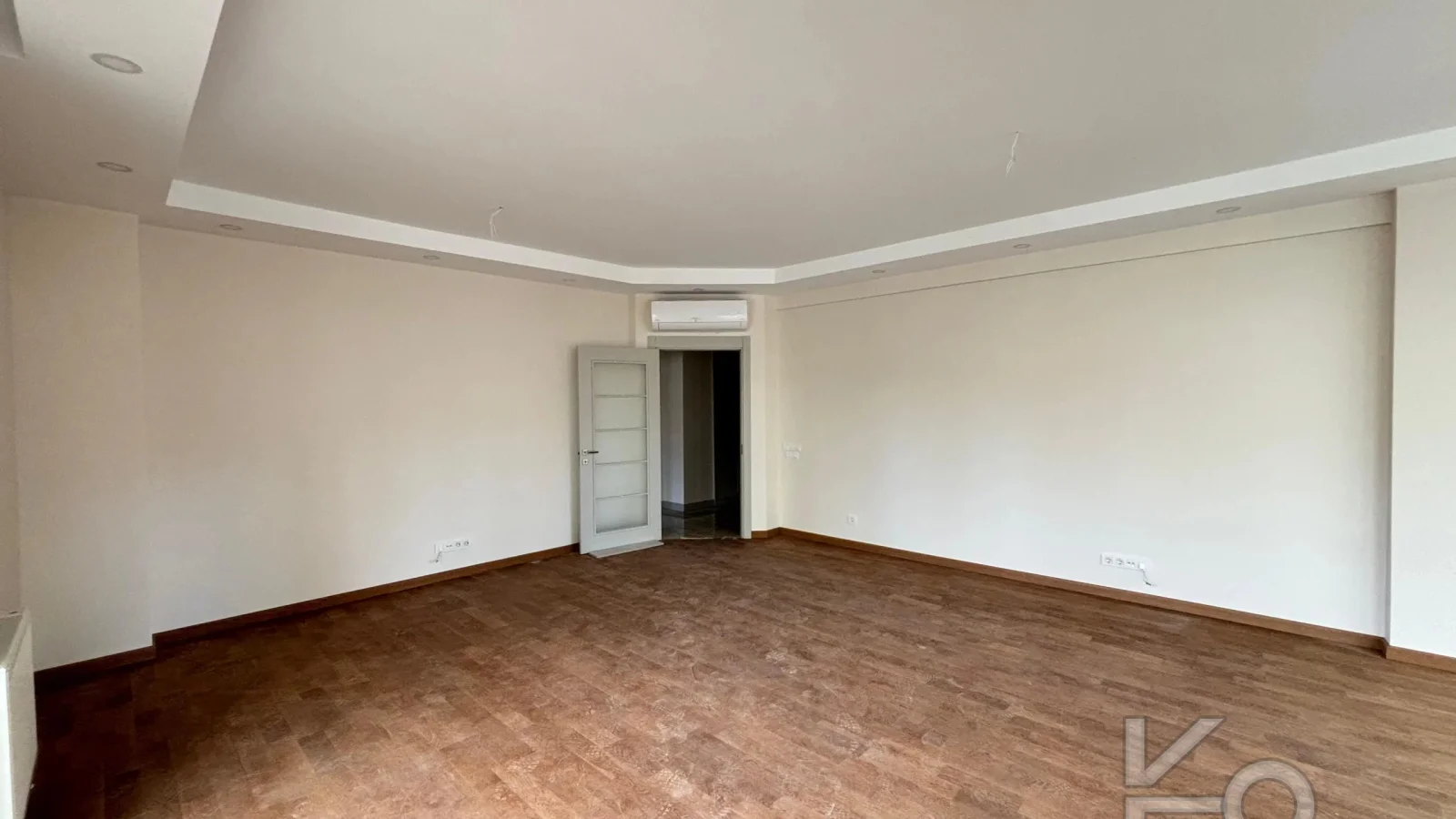 Laci̇vert Cadde Caddebostan Sahi̇lde İş Yeri̇ne Uygun Yeni̇ Buti̇k Bi̇nada 3+1 120m² Net