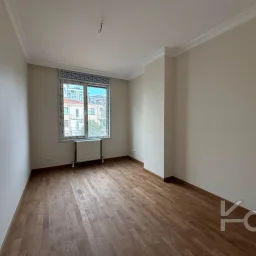 Laci̇vert Cadde Caddebostan Sahi̇lde İş Yeri̇ne Uygun Yeni̇ Buti̇k Bi̇nada 3+1 120m² Net