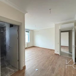 Laci̇vert Cadde Caddebostan Sahi̇lde İş Yeri̇ne Uygun Yeni̇ Buti̇k Bi̇nada 3+1 120m² Net