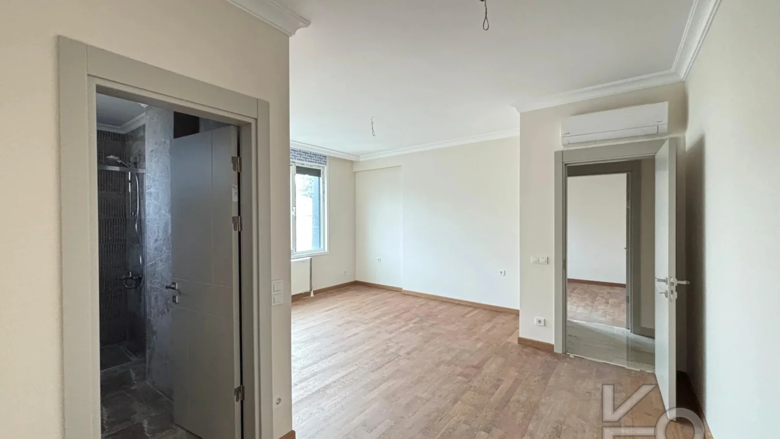Laci̇vert Cadde Caddebostan Sahi̇lde İş Yeri̇ne Uygun Yeni̇ Buti̇k Bi̇nada 3+1 120m² Net