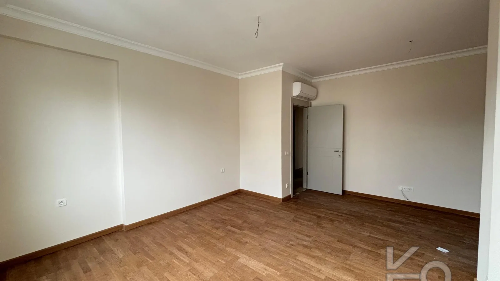 Laci̇vert Cadde Caddebostan Sahi̇lde İş Yeri̇ne Uygun Yeni̇ Buti̇k Bi̇nada 3+1 120m² Net