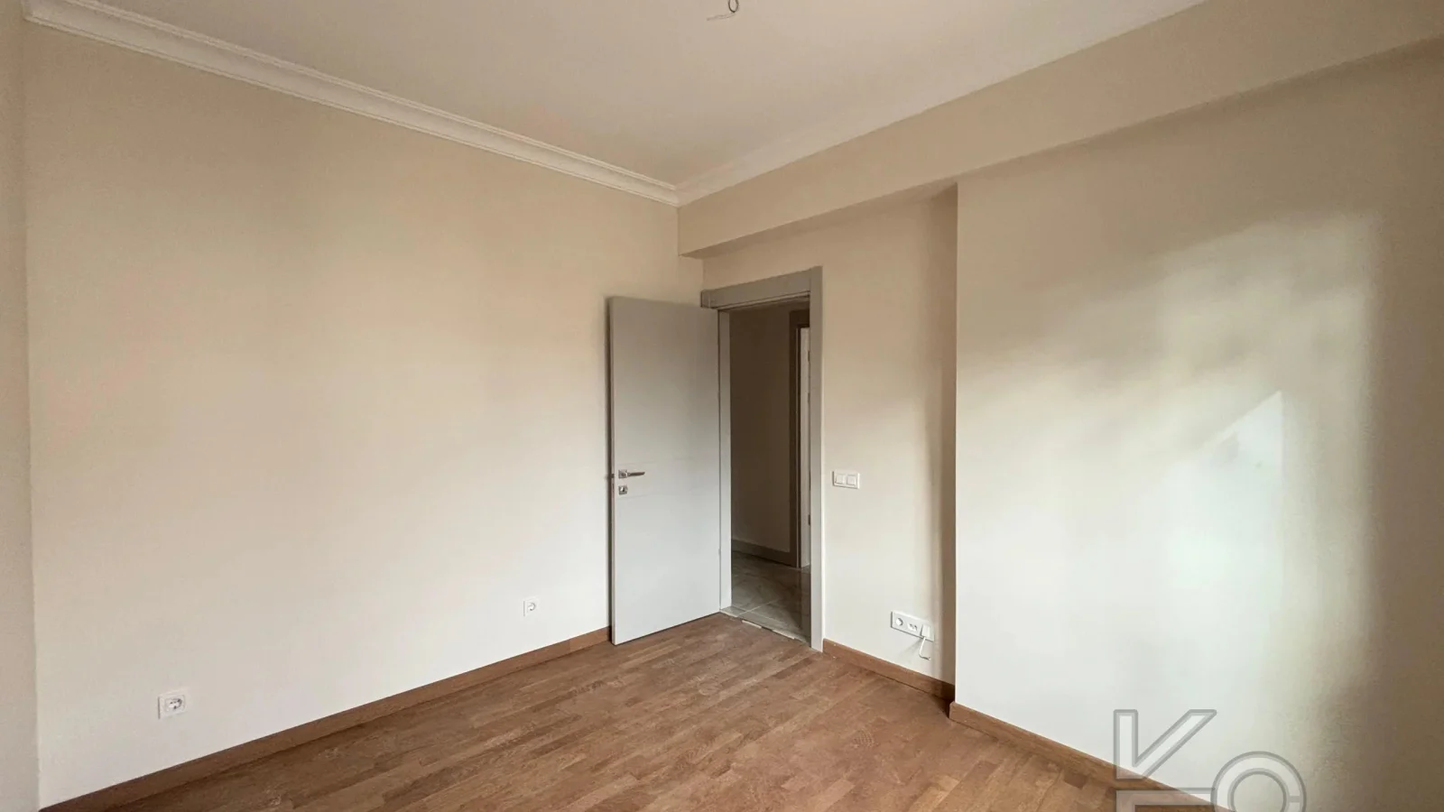 Laci̇vert Cadde Caddebostan Sahi̇lde İş Yeri̇ne Uygun Yeni̇ Buti̇k Bi̇nada 3+1 120m² Net