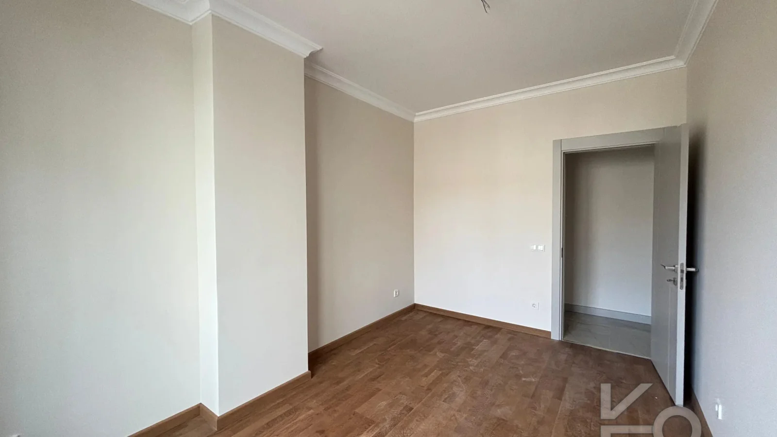 Laci̇vert Cadde Caddebostan Sahi̇lde İş Yeri̇ne Uygun Yeni̇ Buti̇k Bi̇nada 3+1 120m² Net