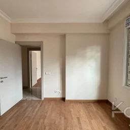 Laci̇vert Cadde Caddebostan Sahi̇lde İş Yeri̇ne Uygun Yeni̇ Buti̇k Bi̇nada 3+1 120m² Net