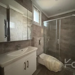 Laci̇vert Cadde Caddebostan Sahi̇lde İş Yeri̇ne Uygun Yeni̇ Buti̇k Bi̇nada 3+1 120m² Net