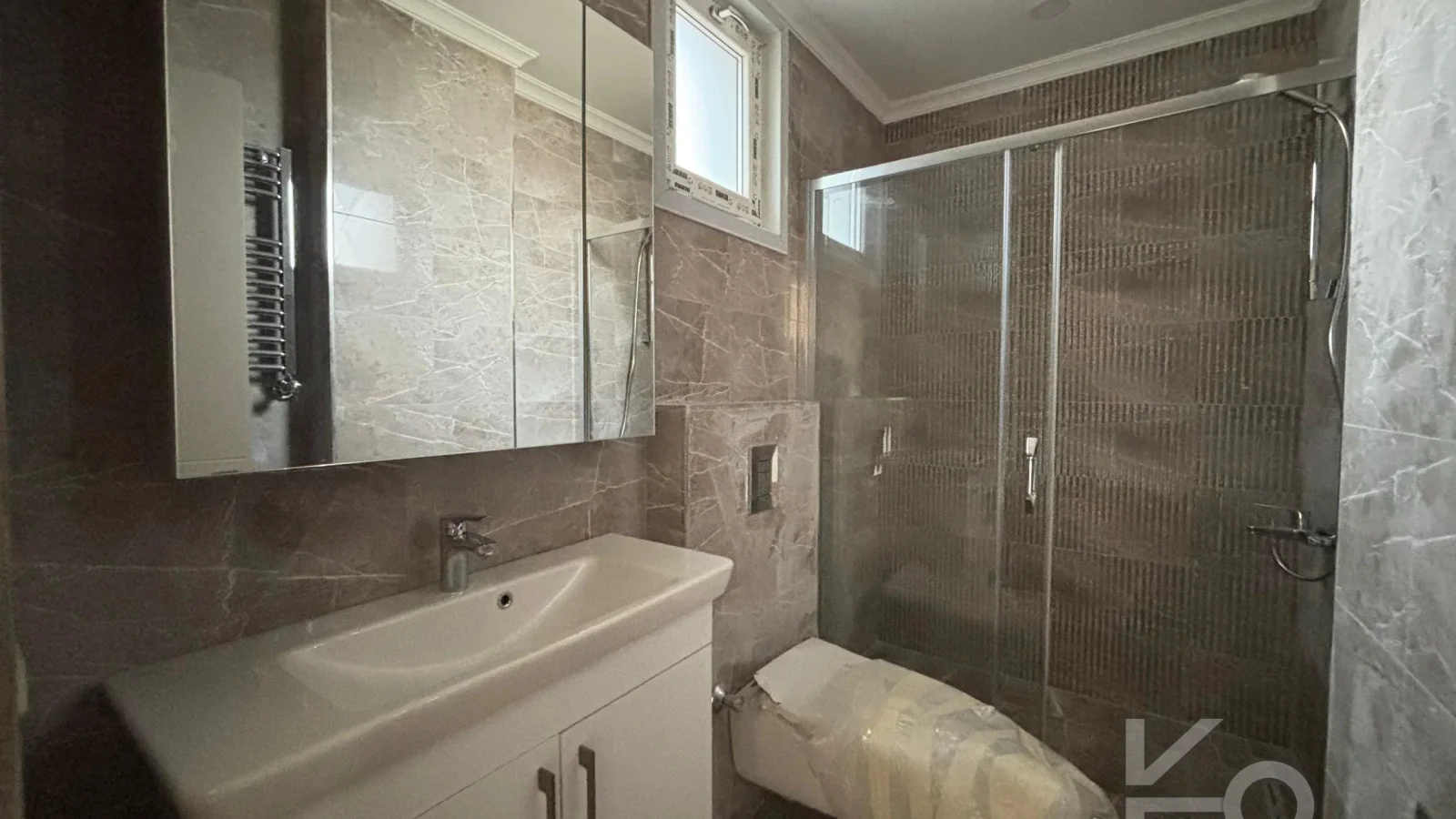 Laci̇vert Cadde Caddebostan Sahi̇lde İş Yeri̇ne Uygun Yeni̇ Buti̇k Bi̇nada 3+1 120m² Net