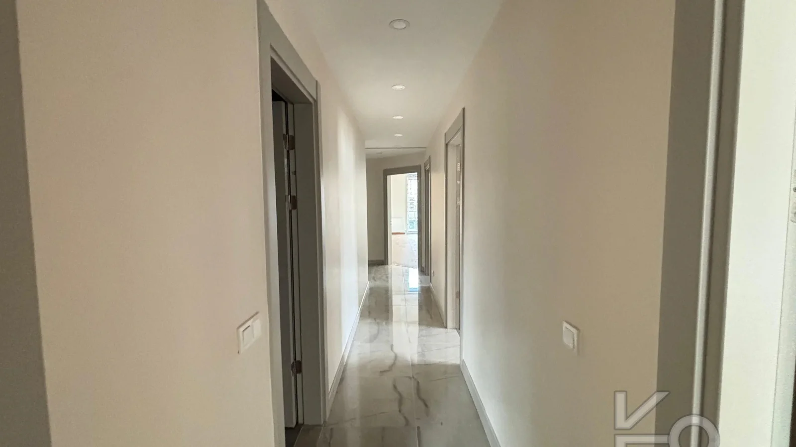 Laci̇vert Cadde Caddebostan Sahi̇lde İş Yeri̇ne Uygun Yeni̇ Buti̇k Bi̇nada 3+1 120m² Net