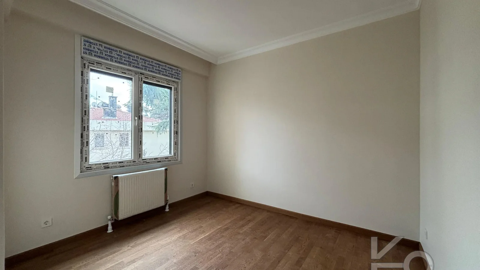 Laci̇vert Cadde Caddebostan Sahi̇lde İş Yeri̇ne Uygun Yeni̇ Buti̇k Bi̇nada 3+1 120m² Net