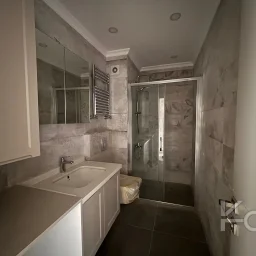 Laci̇vert Cadde Caddebostan Sahi̇lde İş Yeri̇ne Uygun Yeni̇ Buti̇k Bi̇nada 3+1 120m² Net