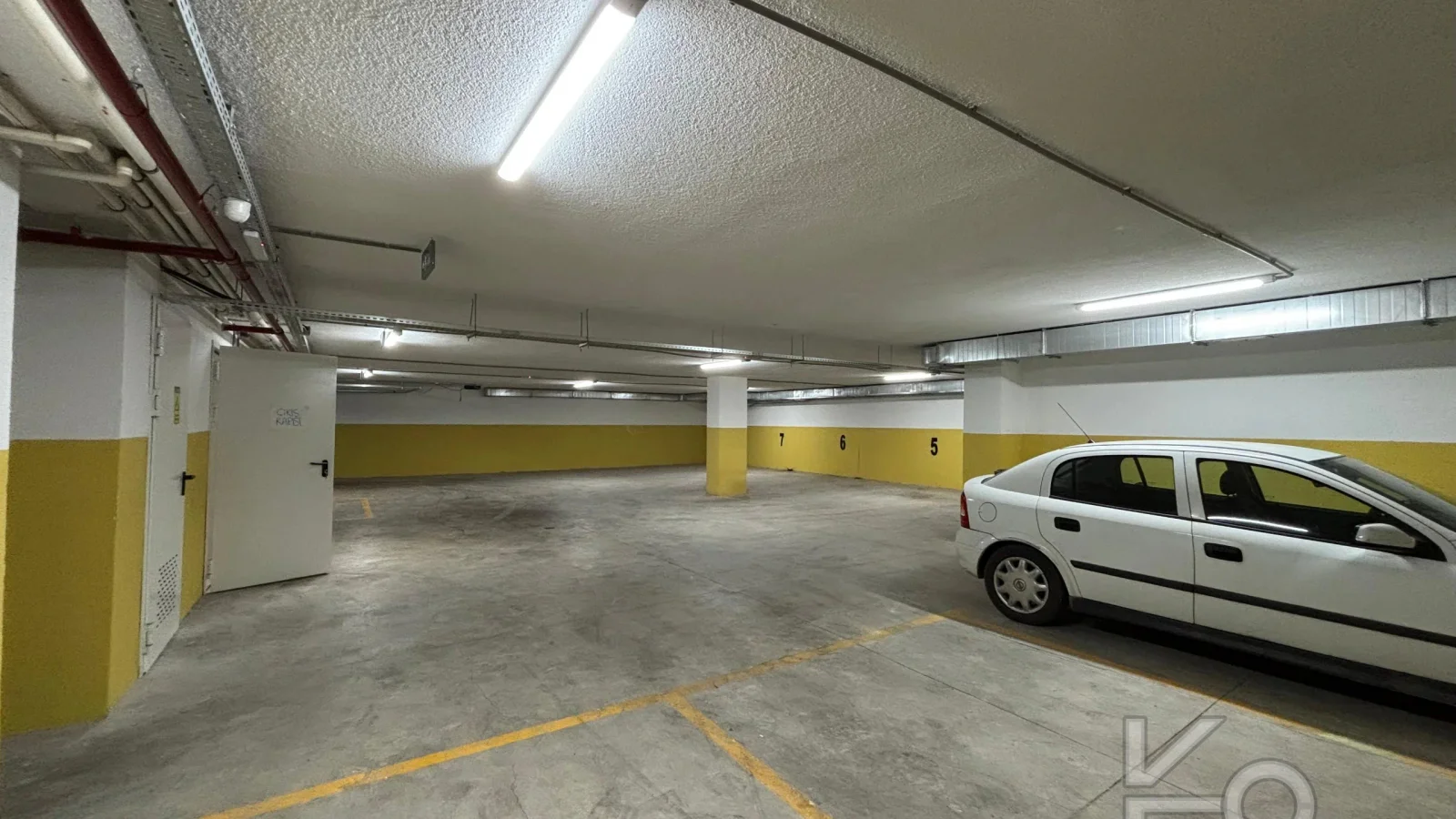 Laci̇vert Cadde Caddebostan Sahi̇lde İş Yeri̇ne Uygun Yeni̇ Buti̇k Bi̇nada 3+1 120m² Net
