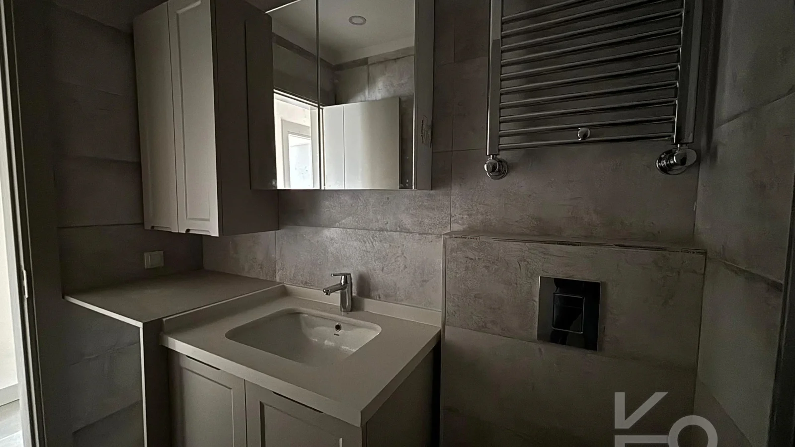 Laci̇vert Cadde Caddebostan Sahi̇lde İş Yeri̇ne Uygun Yeni̇ Buti̇k Bi̇nada 3+1 120m² Net