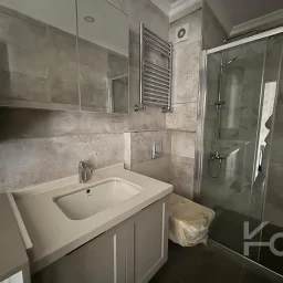 Laci̇vert Cadde Caddebostan Sahi̇lde İş Yeri̇ne Uygun Yeni̇ Buti̇k Bi̇nada 3+1 120m² Net