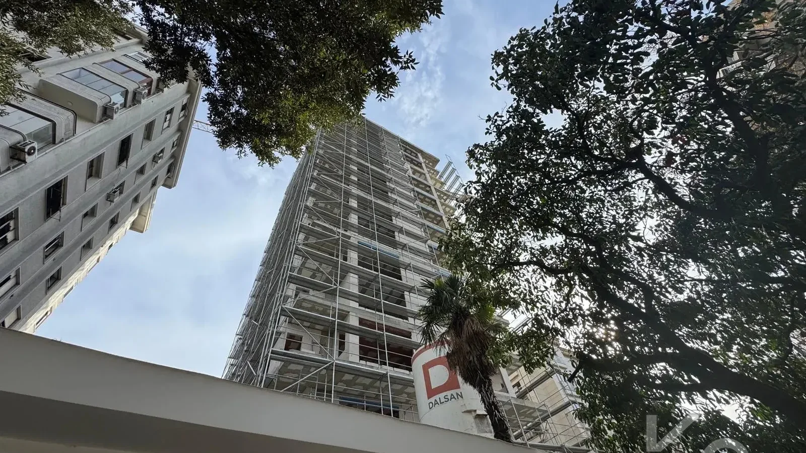 Laci̇vertcadde Tek Yetki̇li̇ Tütüncü M.efendi̇ Sifir 121m² Net 3+1