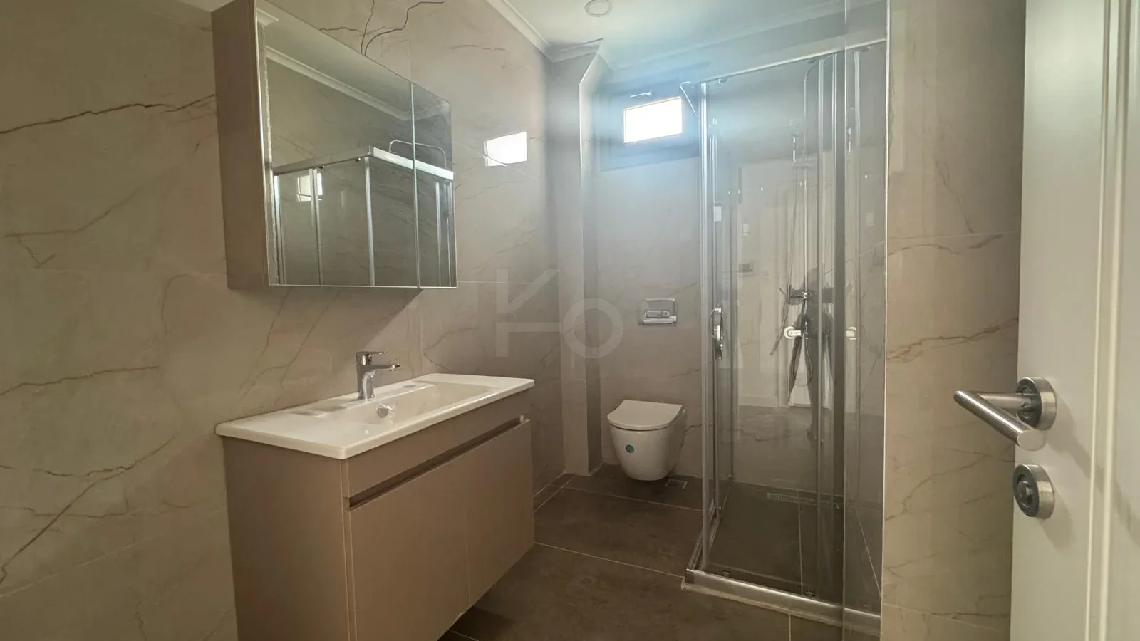 Lacivertcadde Erenköy’de Satılık 3 Cepheli 57m² Net 1+1
