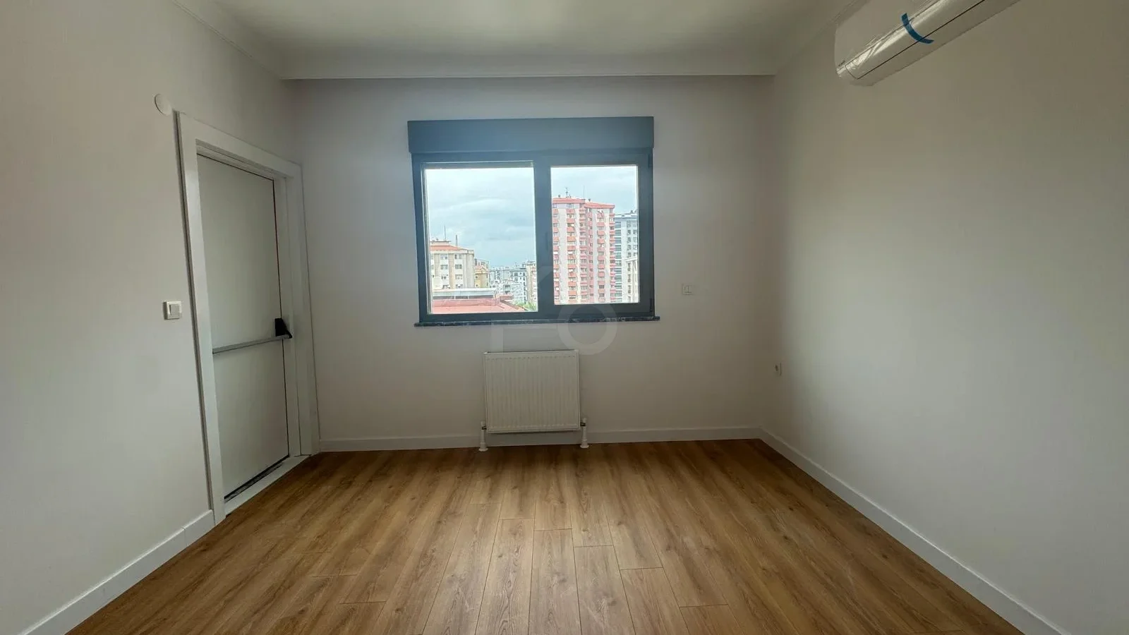 Lacivertcadde Erenköy’de Satılık 3 Cepheli 57m² Net 1+1