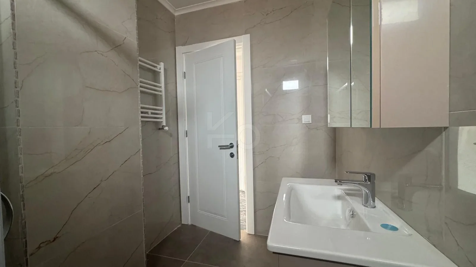 Lacivertcadde Erenköy’de Satılık 3 Cepheli 57m² Net 1+1
