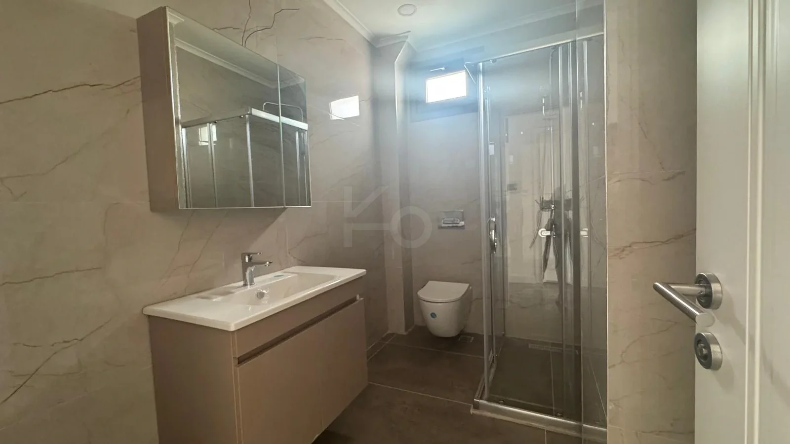 Lacivertcadde Erenköy’de Satılık 3 Cepheli 57m² Net 1+1