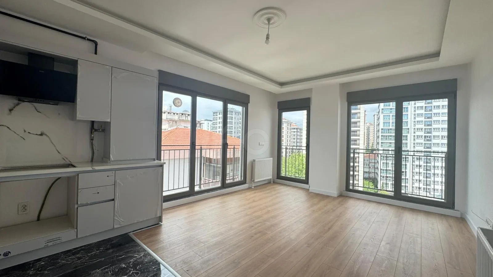 Lacivertcadde Erenköy’de Satılık 3 Cepheli 57m² Net 1+1