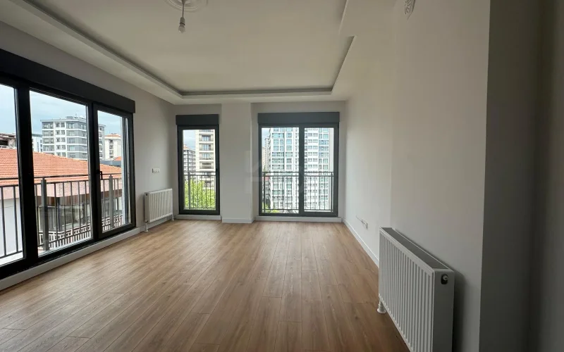 Lacivertcadde Erenköy’de Satılık 3 Cepheli 57m² Net 1+1