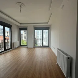 Lacivertcadde Erenköy’de Satılık 3 Cepheli 57m² Net 1+1