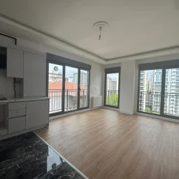 Lacivertcadde Erenköy’de Satılık 3 Cepheli 57m² Net 1+1