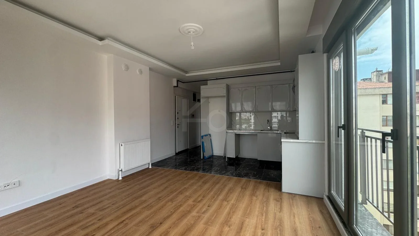 Lacivertcadde Erenköy’de Satılık 3 Cepheli 57m² Net 1+1