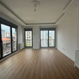 Lacivertcadde Erenköy’de Satılık 3 Cepheli 57m² Net 1+1