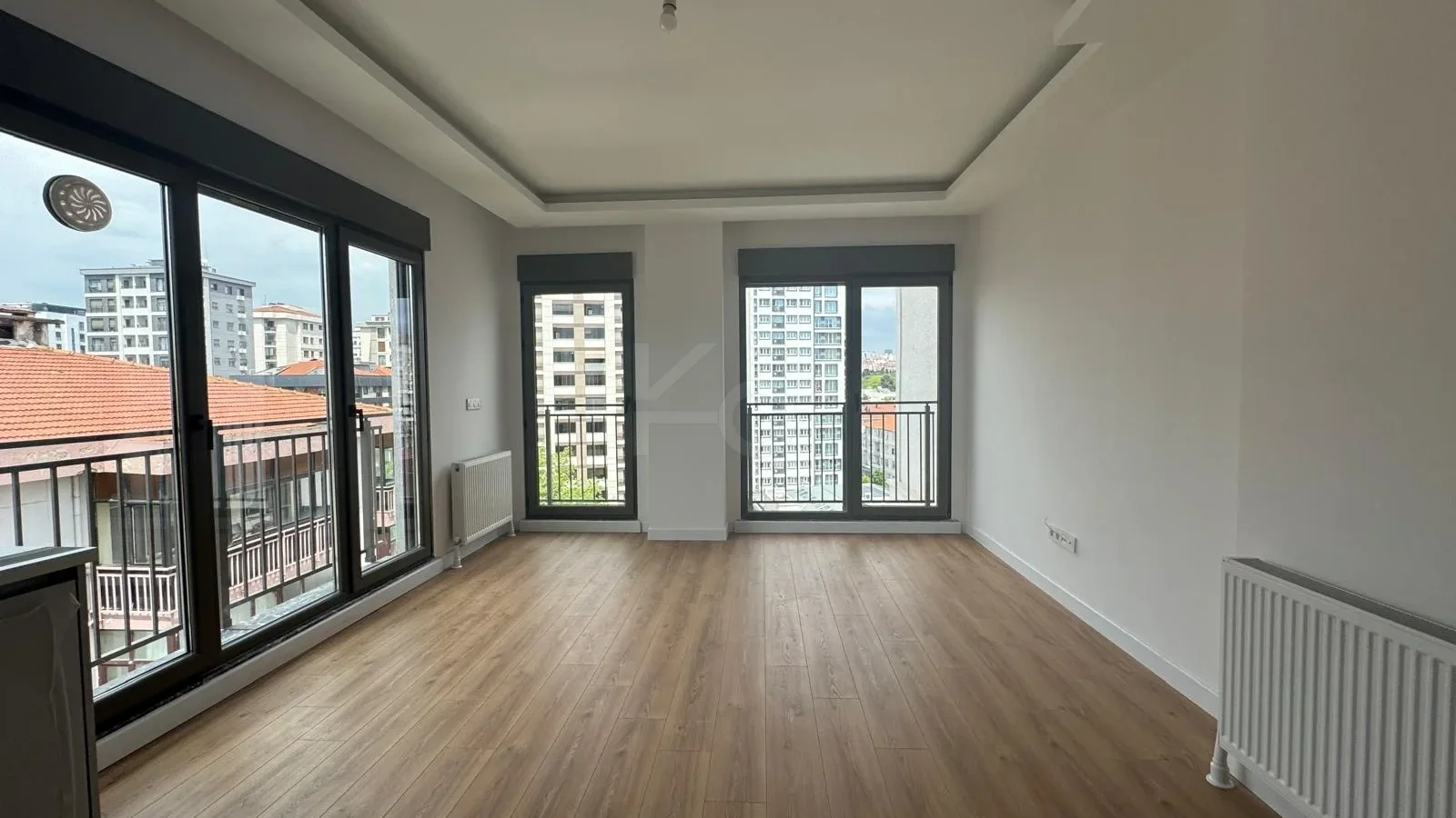 Lacivertcadde Erenköy’de Satılık 3 Cepheli 57m² Net 1+1
