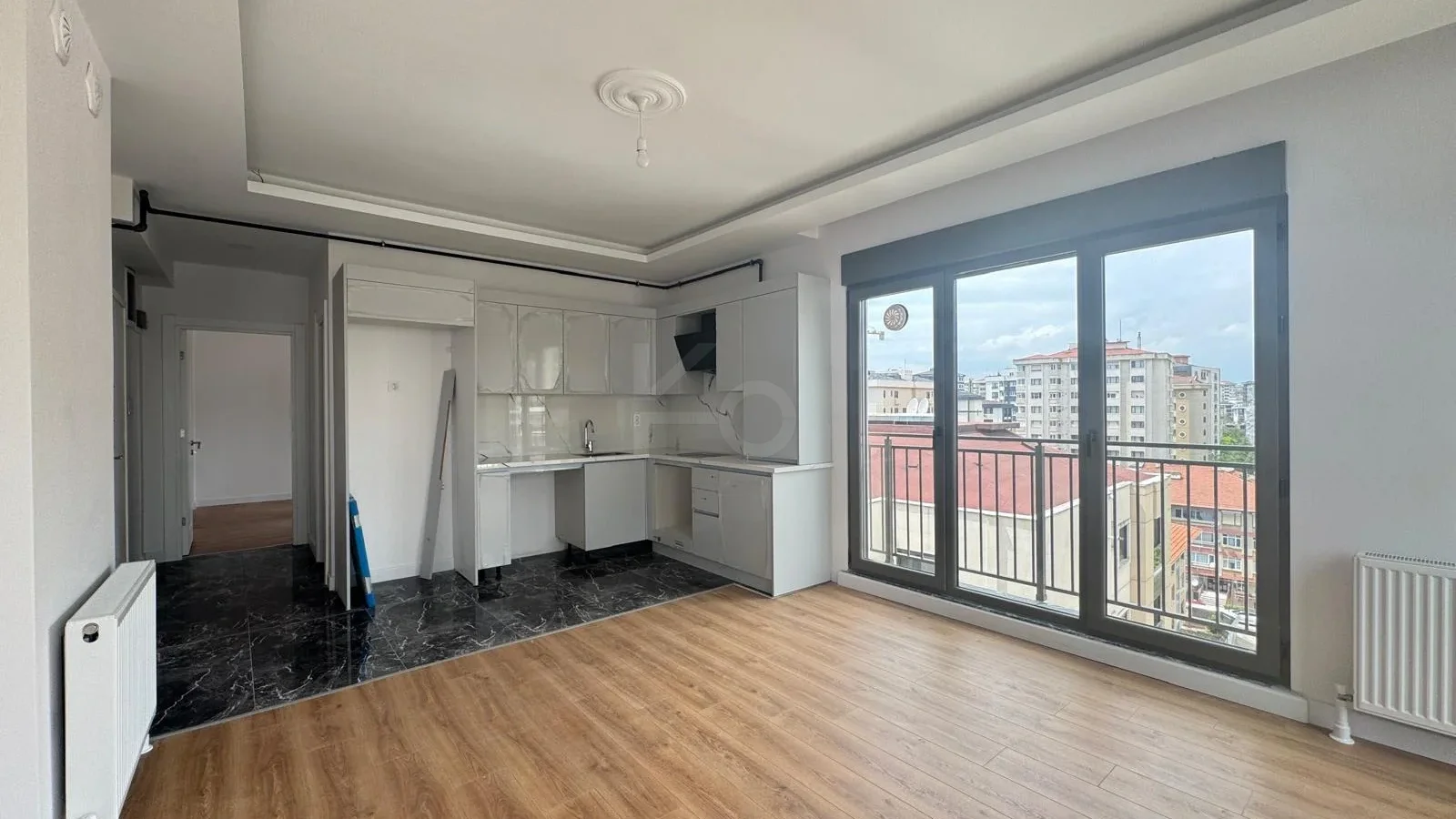 Lacivertcadde Erenköy’de Satılık 3 Cepheli 57m² Net 1+1