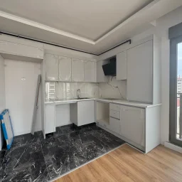 Lacivertcadde Erenköy’de Satılık 3 Cepheli 57m² Net 1+1