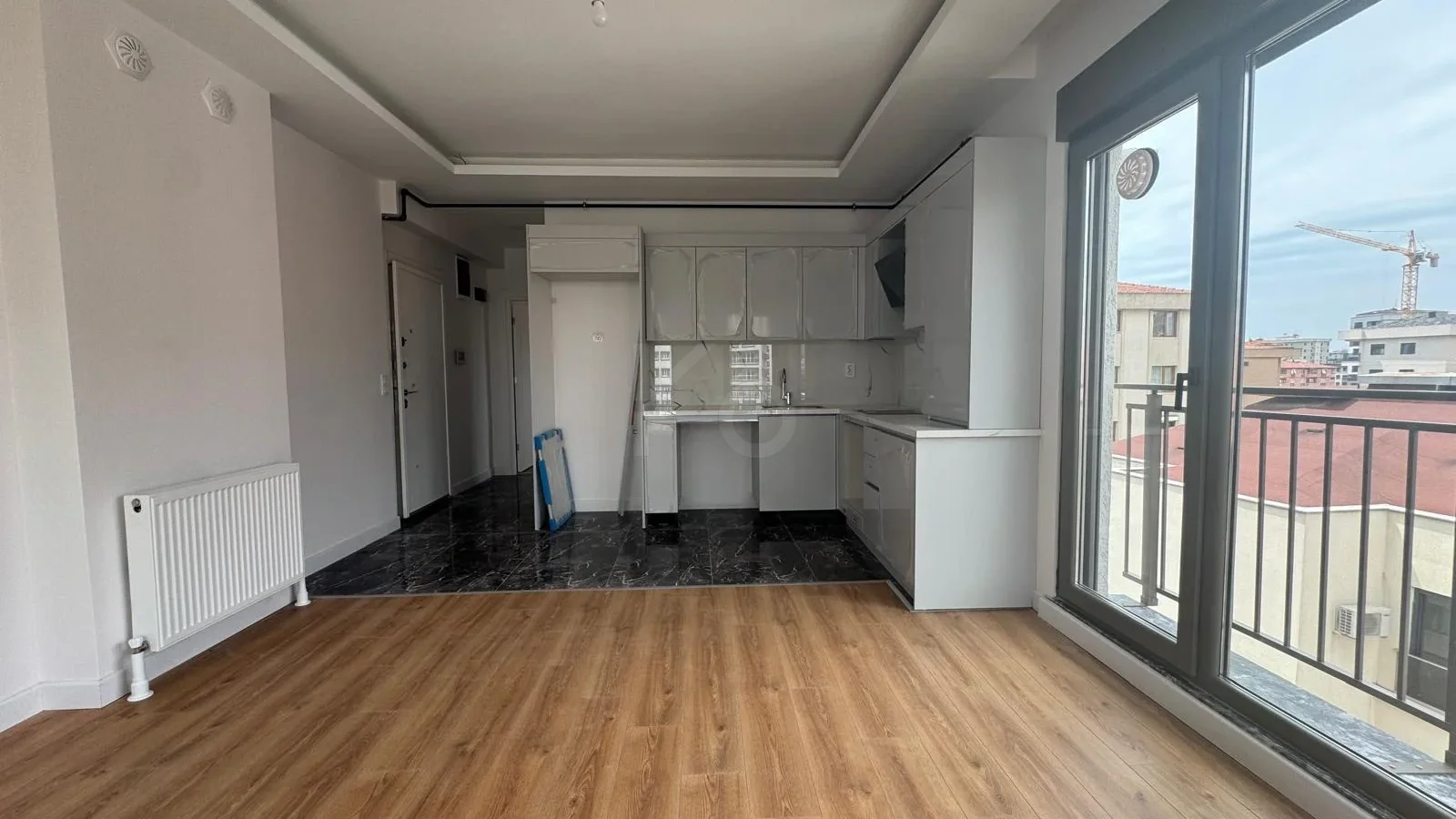 Lacivertcadde Erenköy’de Satılık 3 Cepheli 57m² Net 1+1