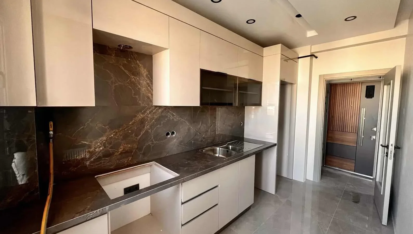 Sağlam'dan Göztepe Şair Arşi Yakını 2+1 80 M2 Net Balkonlu Daire