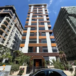 Laci̇vertcadde Caddebostan Sahi̇lde Ara Kat 1+1 İskanli 2 Yaşinda