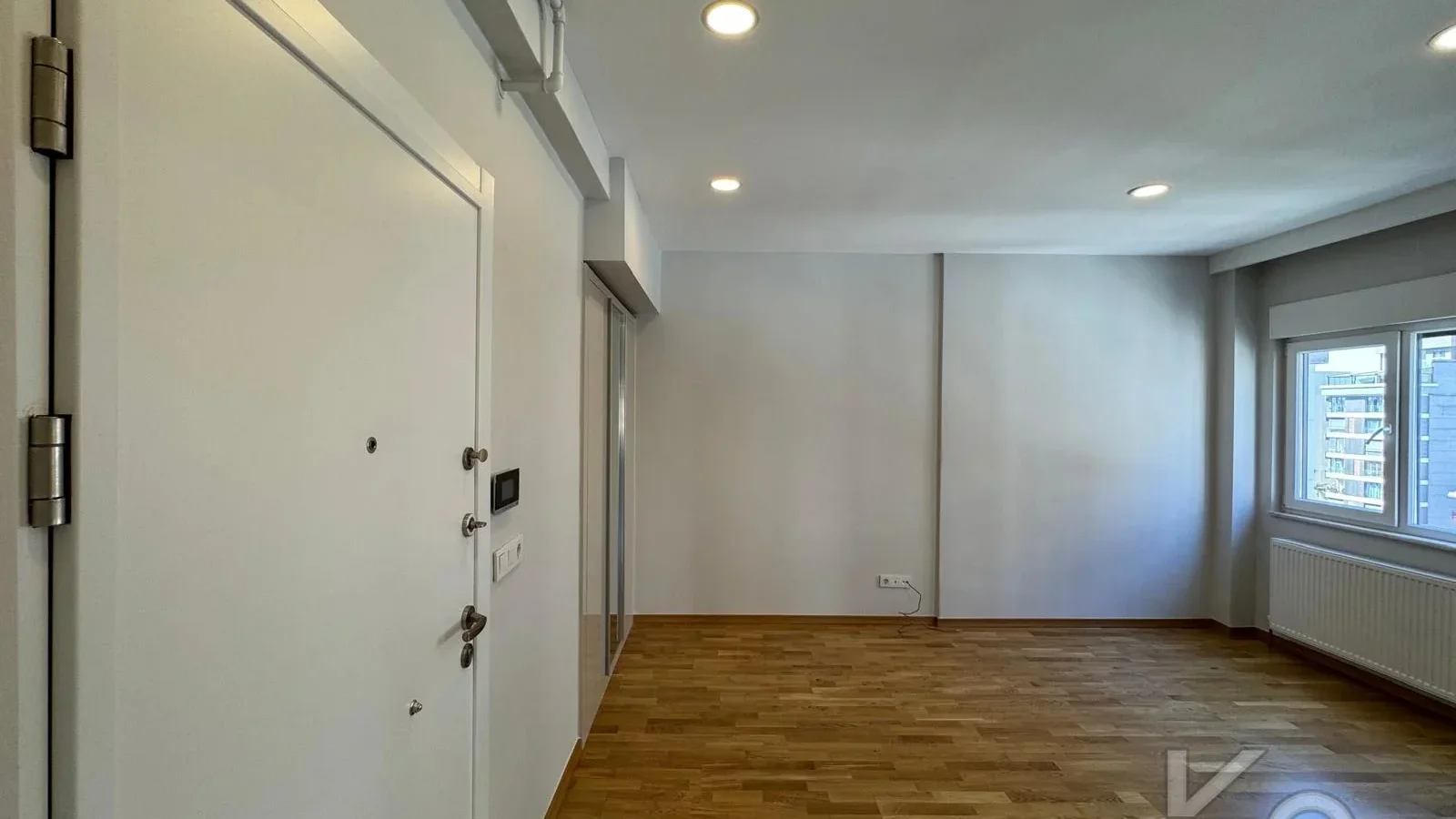 Laci̇vertcadde Caddebostan Sahi̇lde Ara Kat 1+1 İskanli 2 Yaşinda