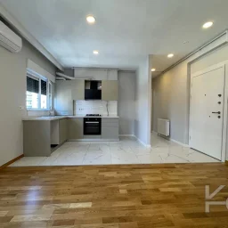 Laci̇vertcadde Caddebostan Sahi̇lde Ara Kat 1+1 İskanli 2 Yaşinda