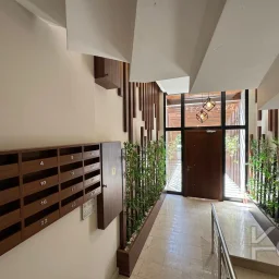 Laci̇vertcadde Caddebostan Sahi̇lde Ara Kat 1+1 İskanli 2 Yaşinda
