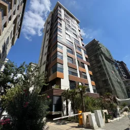 Laci̇vertcadde Caddebostan Sahi̇lde Ara Kat 1+1 İskanli 2 Yaşinda