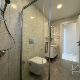 Laci̇vertcadde Caddebostan Sahi̇lde Ara Kat 1+1 İskanli 2 Yaşinda