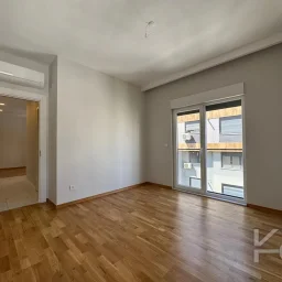 Laci̇vertcadde Caddebostan Sahi̇lde Ara Kat 1+1 İskanli 2 Yaşinda