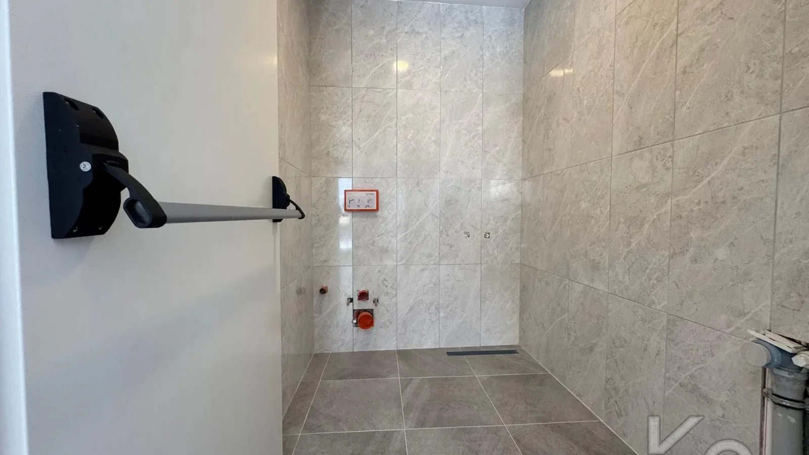 Laci̇vertcadde Caddebostan Sahi̇lde Ara Kat 1+1 İskanli 2 Yaşinda