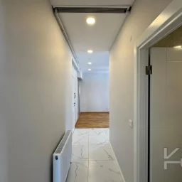Laci̇vertcadde Caddebostan Sahi̇lde Ara Kat 1+1 İskanli 2 Yaşinda
