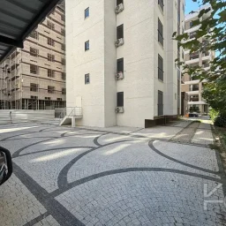 Laci̇vertcadde Caddebostan Sahi̇lde Ara Kat 1+1 İskanli 2 Yaşinda