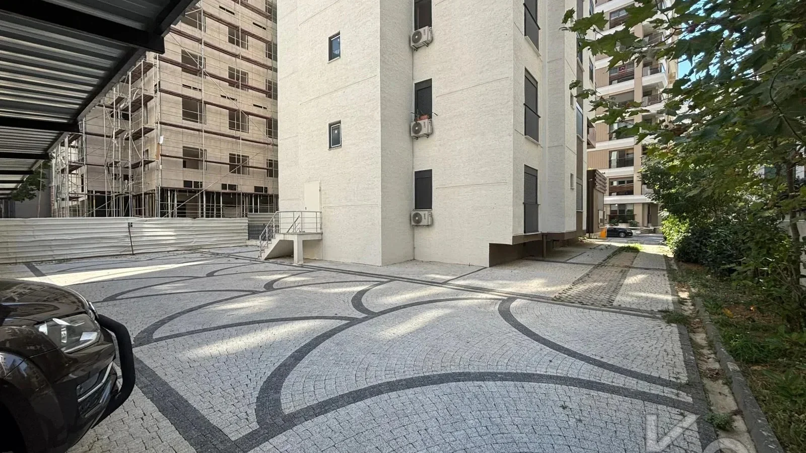 Laci̇vertcadde Caddebostan Sahi̇lde Ara Kat 1+1 İskanli 2 Yaşinda