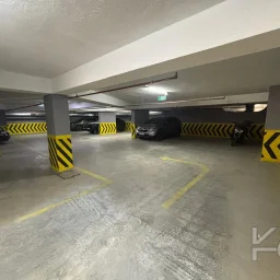 Laci̇vertcadde Caddebostan Sahi̇lde Ara Kat 1+1 İskanli 2 Yaşinda