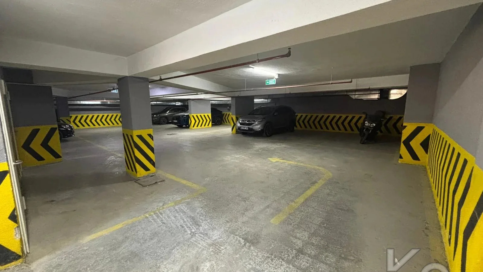 Laci̇vertcadde Caddebostan Sahi̇lde Ara Kat 1+1 İskanli 2 Yaşinda