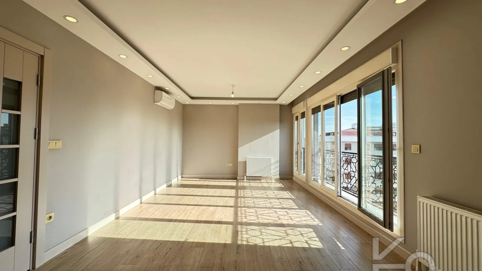 Academy Suadi̇ye Havuzlu Güvenli̇kli̇ Deni̇z Manzarali Yeni̇ Bi̇na 100m2 3+1