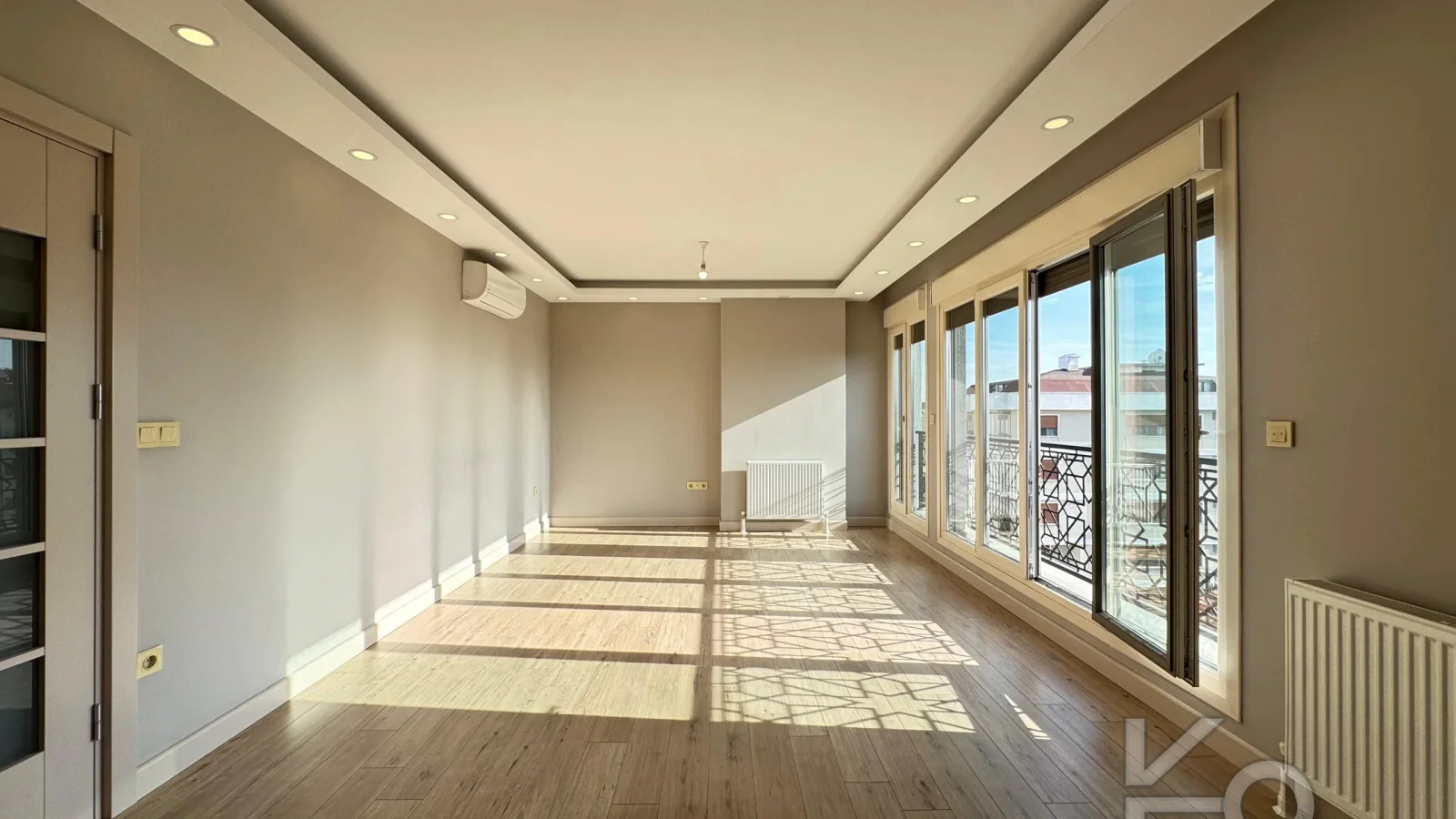 Academy Suadi̇ye Havuzlu Güvenli̇kli̇ Deni̇z Manzarali Yeni̇ Bi̇na 100m2 3+1