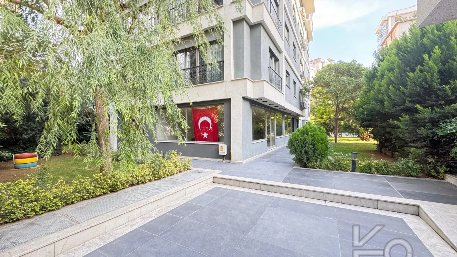 Academy Suadi̇ye Havuzlu Güvenli̇kli̇ Deni̇z Manzarali Yeni̇ Bi̇na 100m2 3+1